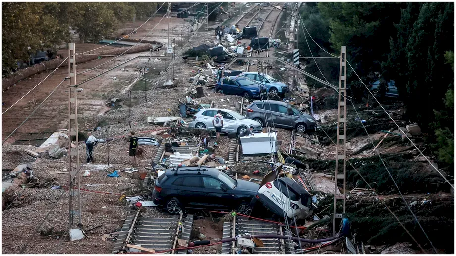 Cum s-a salvat din calea apelor o familie de români din Valencia. Mărturii cutremurătoare: ”Ne-am ținut de un copac și ne-am rugat”