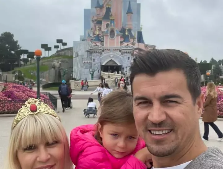 Povestea de dragoste dintre Elena Udrea și Adrian Alexandrov. Cum s-au cunoscut și ce diferență de vârstă este între ei: 