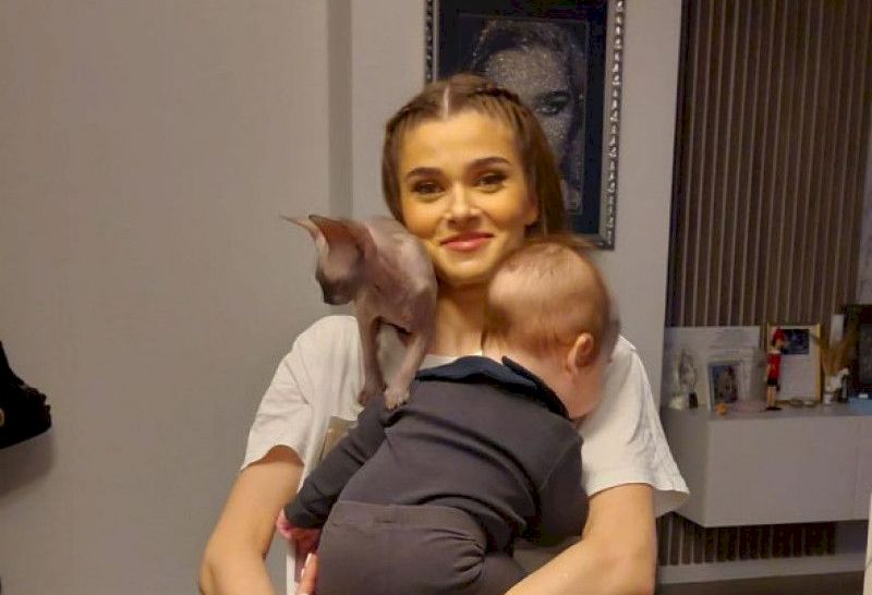 Gata, s-a aflat în sfârșit! Ce etnie are, de fapt, Theo Rose? Cântăreața a rupt tăcerea și a spus totul. Nu multă lume știa aceste detalii până azi