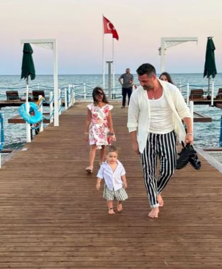 La nici 3 ani, fiul lui Pepe începe boxul. Artistul îl dă pe mâna lui Leonard Doroftei: ”Are o energie fantastică!” Ce sporturi fac fetele lui