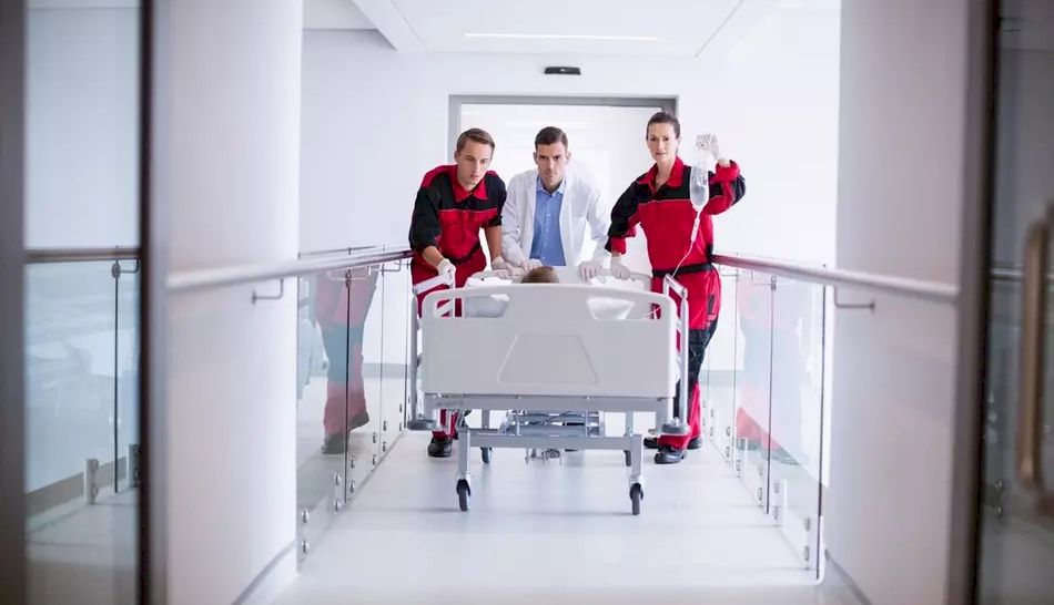 Incident șocant la un spital din Sibiu. O familie a fost anunțată că ruda lor a murit, deși era în viață: „Pacienta se află în stare bună și beneficiază de îngrijiri medicale...”