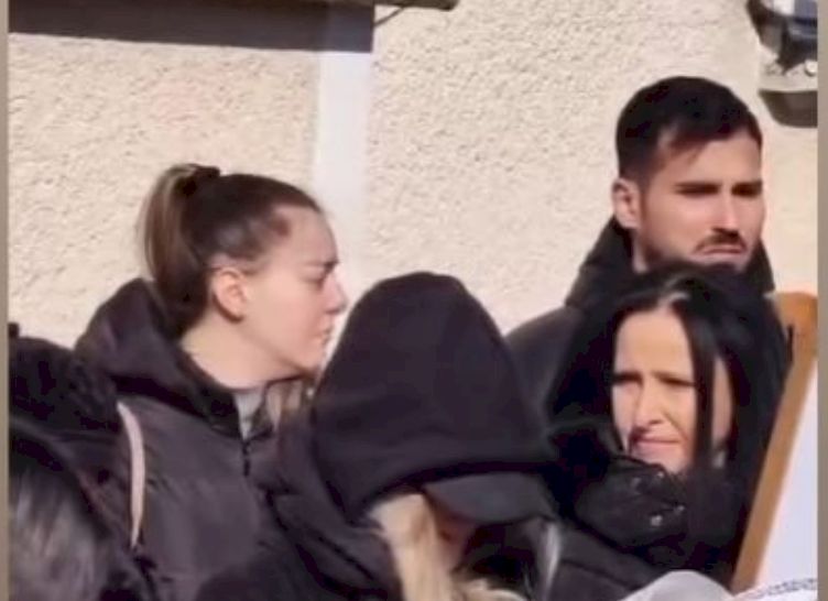 Sabrina, fosta soție a lui Andrei Perneș, copleșită de durere la înmormântarea acestuia. Cum a fost surprinsă la căpătâiul lui