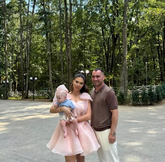 Ce relație a existat, de fapt, între Pescobar și Gianina Crișan, mama copilului său: „Suntem frați care au făcut un copil”