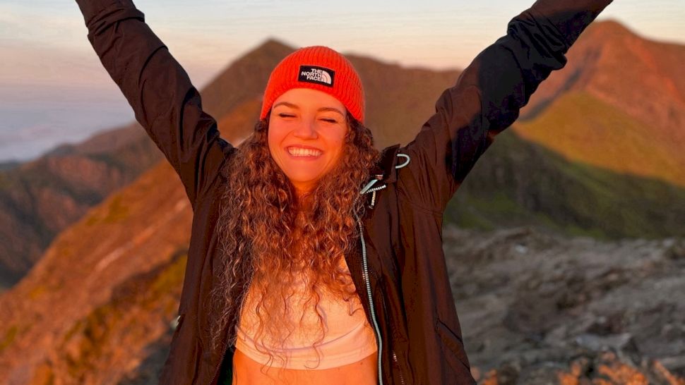 BREAKING | Sfârșit tragic pentru o alpinistă de 28 de ani! Maria a căzut în gol 20 de metri de pe munte
