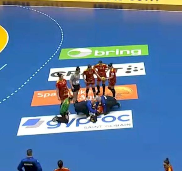 Suedia - România, amical la handbal feminin, abandonat din cauza unei accidentări terifiante: Sorina Grozav, transportată de urgență la spital