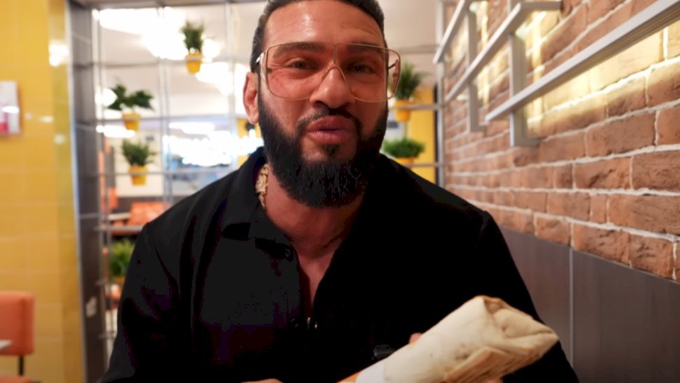 Cât a plătit Dorian Popa pentru două șaorme, într-un fast-food din Chișinău: „Cât înseamnă în lei românești?”