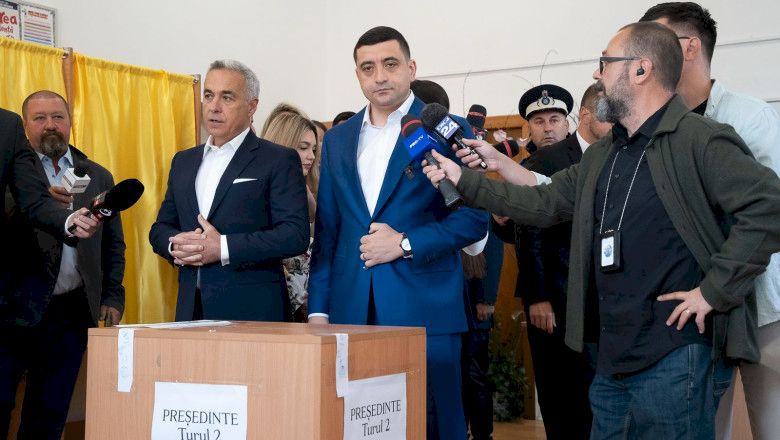 George Simion si Calin Georgescu, scosi de politisti din sectia de votare: „Nu este un vot, este o…”