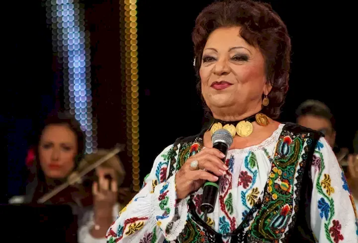 Imagini cu Maria Ciobanu de la priveghiul lui Mircea Cîmpeanu, bărbatul care i-a fost alături 45 de ani. El este înmormântat alături de prima lui soție