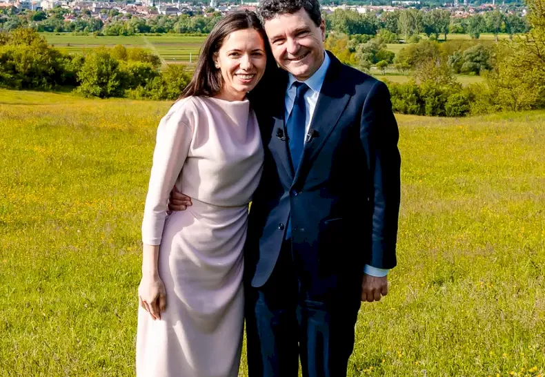 Imaginea care a emoționat o țară întreagă! Gestul lui Nicușor Dan făcut chiar în ziua alegerilor