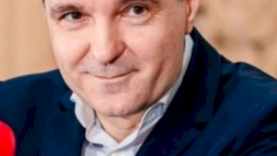 Fiecare român ar putea plăti o taxă pe fiecare tranzacție bancară. Dacă vei lua salariul pe card, dacă plătești cu cardul la magazin vei plăti o taxă. Ce spune Nicușor Dan despre aceasta măsură