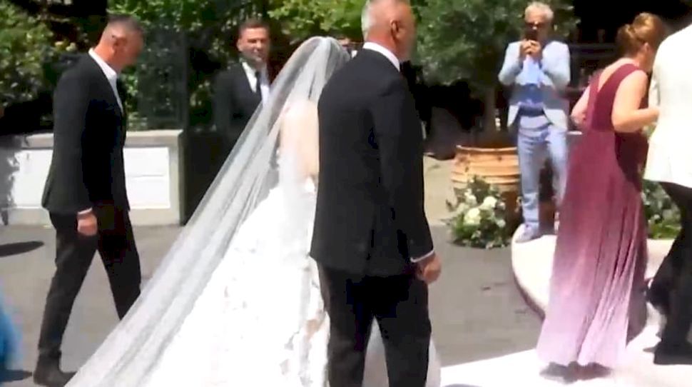 Primele imagini cu Kira Hagi mireasă. Fiica lui Gică Hagi se căsătoreşte cu Thomas Ferfelis, cine sunt naşii celor doi