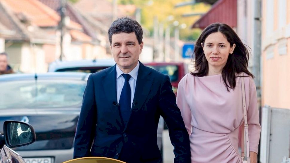 Unde a fost văzută Mirabela Grădinaru în timp ce Nicuşor Dan se află cu fiica în Italia? Partenera preşedintelui se bucură de câteva zile de concediu