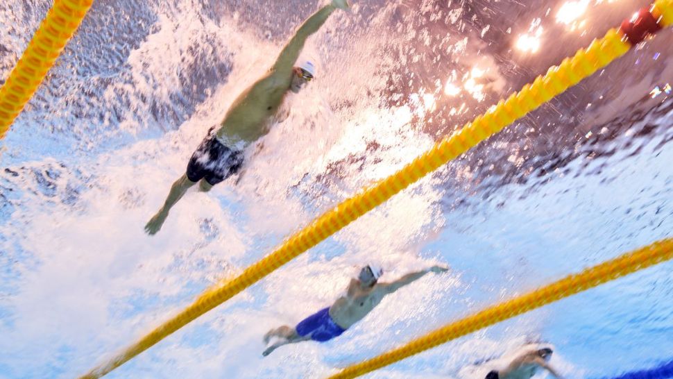 David Popovici înoată finala de la 100 de metri liber, la Campionatele Mondiale de Natație
