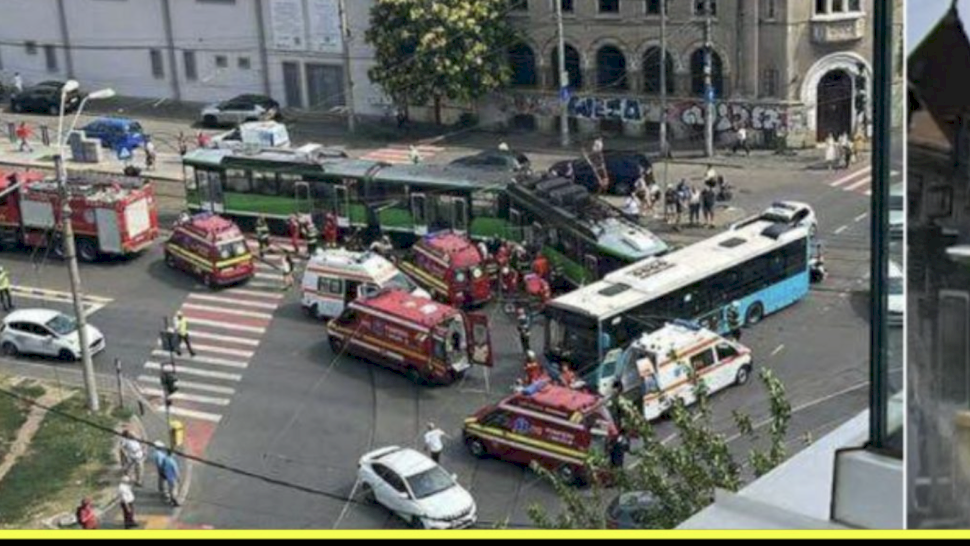 Accident înfiorător. Un autobuz și un tramvai, pline cu călători s-au ciocnit violent