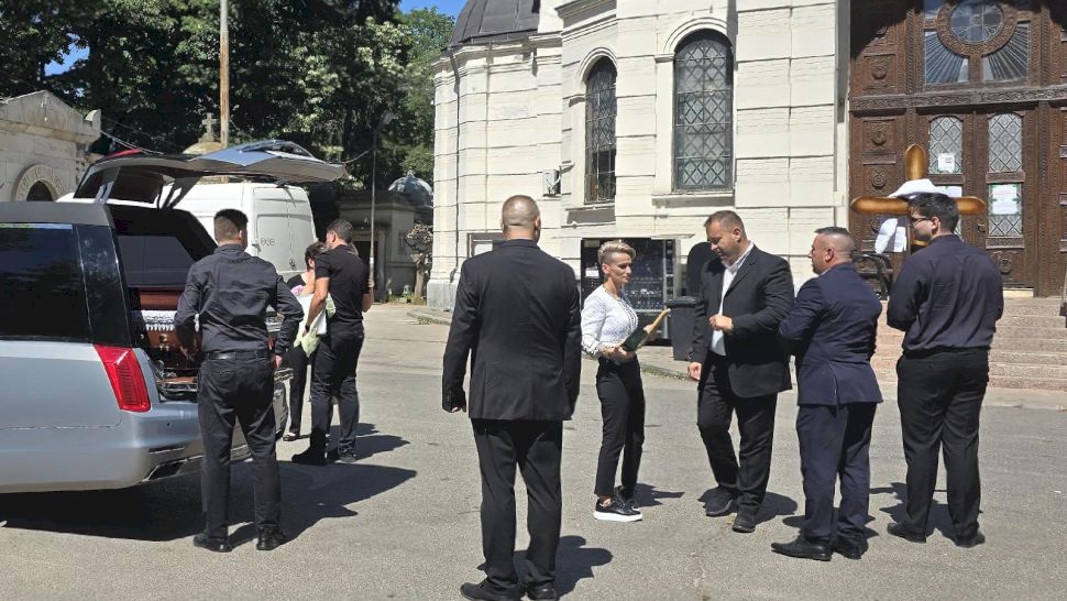 Cum a apărut Maria Cârneci la înmormântarea lui Ion Cernea, soțul Irinei Loghin. Toată lumea s-a uitat ULUITĂ la ea