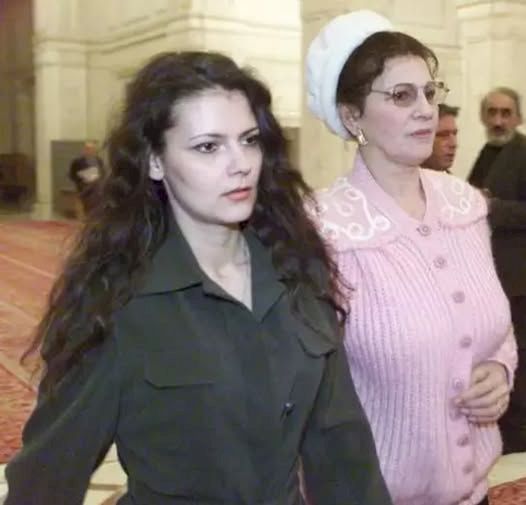 O recunoști pe tânăra din imagine? A intrat în politică la 16 ani, iar la 19 ani deja avea o funcție importantă. Astăzi este complet schimbată, după o carieră impresionantă. Cu ce se ocupă în prezent, la 50 de ani