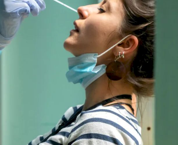Alertă sanitară: a apărut o nouă variantă a Covid-19, supranumită „Frankenstein”! Cum se manifestă