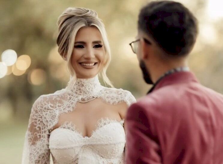 Claudia Puican rupe tăcerea după controversele legate de rochia ei de mireasă. A furat sau nu ideea altei vedete?!