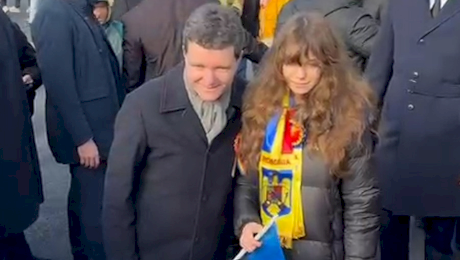Nicușor Dan, baie de mulțime de două ore după parada de 1 Decembrie. Ce i-au transmis românii