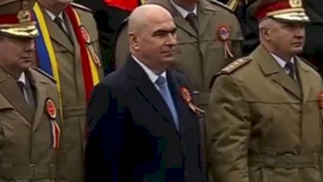 ULUITOR!Ce i s-a întâmplat premierului Ilie Bolojan la parada de la Alba Iulia. Așa ceva nu se poate, e îngrozitor