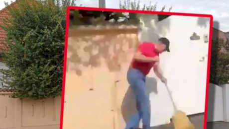 Ce făcea Klaus Iohannis în timp ce se defila la parada de 1 Decembrie. Fostul președinte și-a bătut joc de invitație
