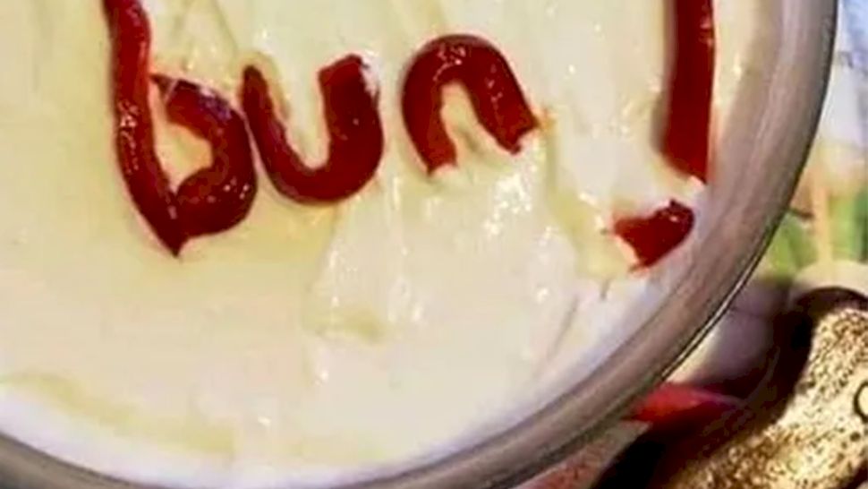 Greșeala făcută de o gospodină din Brăila, pe salata Boeuf. Când au citit mesajul, invitații și-au dat coate