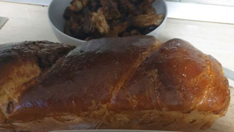 Ce a scris un român pe salata boeuf, de Revelion? Invitații au rămas mască 😲 😲 😲