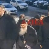 ÎPS Teodosie, preotul despre care Gigi Becali spunea că „i se arată și lui pisica”, a mers la judecata de la Curtea de Apel cu un sobor de preoți