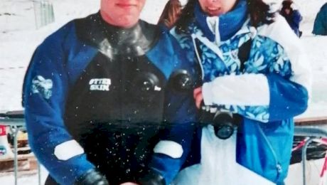 Mihaela și-a dat demisia pentru a avea grijă de iubitul ei italian, rămas paralizat în urma unui accident la schi  Ce a aflat românca pe 4 octombrie 2025, după 26 de ani de devotament total ⤵️