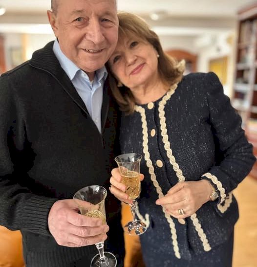 A ajuns la 74 de ani, dar nu poate să stea departe de scena politică. Extrem de vocal, acum Traian Băsescu lansează un avertisment tranșant pentru Nicușor Dan! Gestul care l-ar putea costa scump pe președintele țării: 