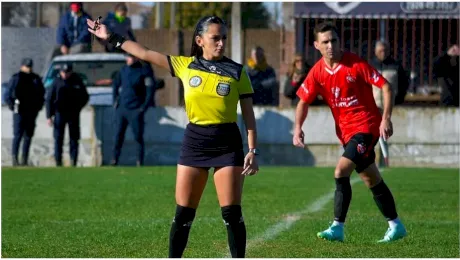 Cine este Agustina, arbitra care face ravagii pe stadioane. Fanii, înnebuniți când o văd la meciuri