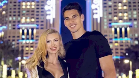Andreea Bălan și Victor Cornea au anunțat data nunții. Cum arată invitația și cine le vor fi nași