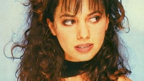 Ai recunoscut-o? În anii ’80 înnebunea bărbații cu trupul său de zeiță, dar acum este pur și simplu altă persoană!