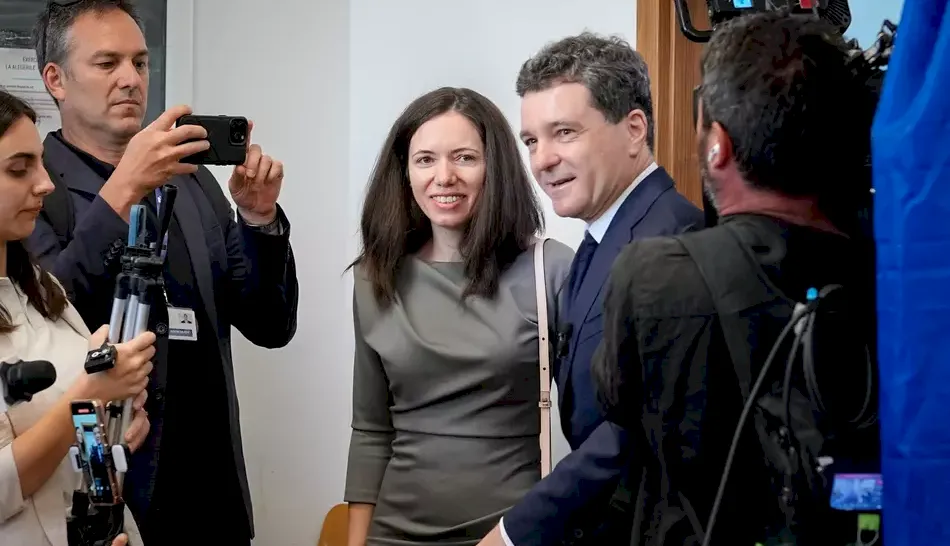 Cum a curtat-o Nicușor Dan pe Mirabela Grădinaru la prima întâlnire în club: „M-a atras mult și părul lui creț”. Prima impresie pe care i-a lăsat-o socrului