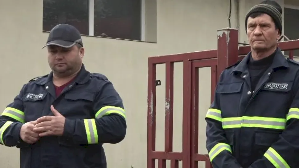 Un pompier a fost amendat și lăsat fără permis pentru că se grăbea să stingă focul. Ce a scris polițistul în procesul verbal