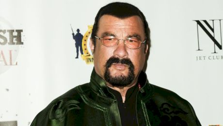 Steven Seagal și-a șocat fanii! S-a făcut de 160 de kg și e de nerecunoscut de când a părăsit Hollywood-ul pentru a trăi în Rusia. Cum arată actorul acum