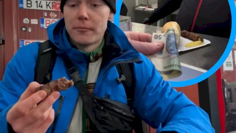 Acest vlogger danez a comandat un singur mititel în Piața Obor. Câți bani i s-au cerut