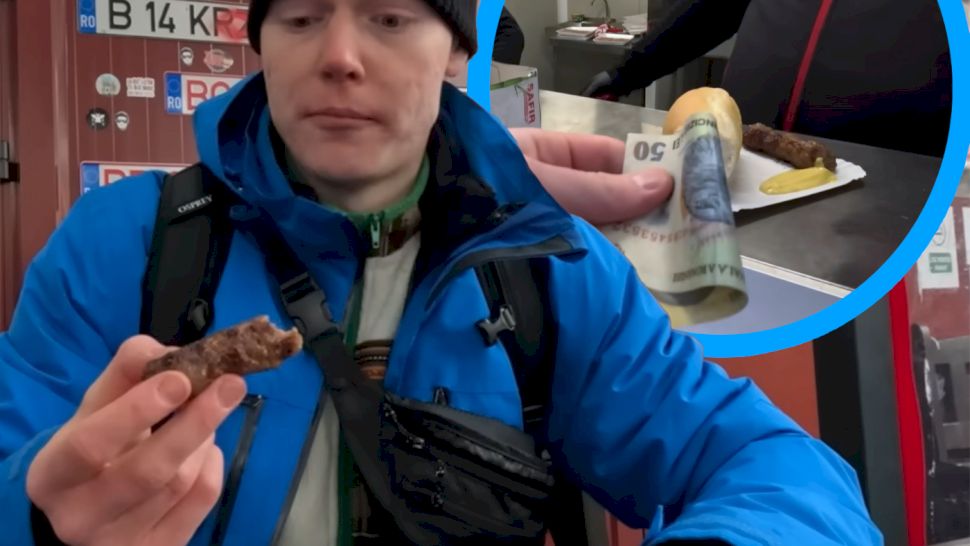 Acest vlogger danez a comandat un singur mititel în Piața Obor. Câți bani i s-au cerut