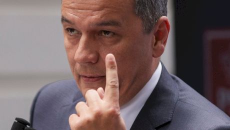 Grindeanu îl dă jos pe Bolojan! E scandal mare în Parlament și se dă cu pumnul în masă
