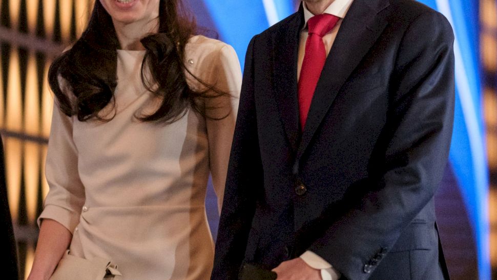 „Doamna Mirabela Grădinaru, ținută impecabilă, eleganță discretă. O doamnă luminoasă și rafinată!