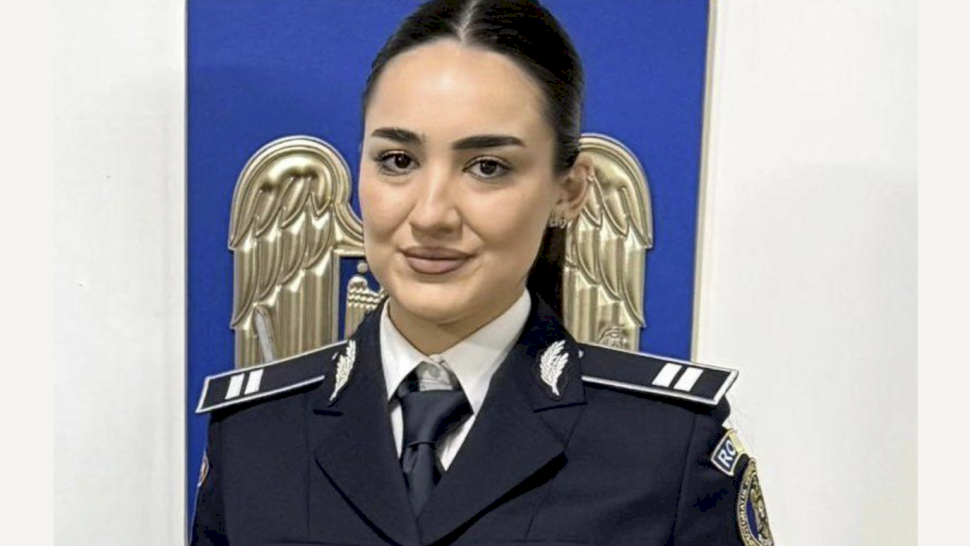 O TÂNĂRĂ POLIȚISTĂ de 24 de ani a salvat un bătrân din flăcări — la scurt timp, au explodat 3 butelii!