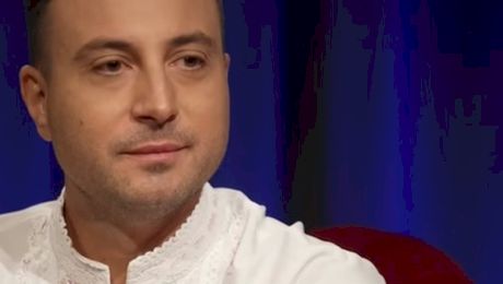 Valentin Sanfira a fost surprins alături de o altă femeie