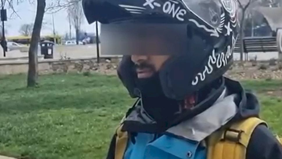 Le plângeai de milă? Câți lei câștigă într-o singură lună acest livrator Glovo pakistanez, din Constanța. Ce sumă trimite acasă