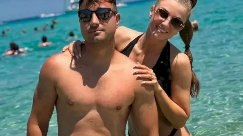 Cine este femeia care a apărut alături de Valentin Sanfira în vacanță, la o lună de la divorțul de Codruța Filip! Gestul făcut de fosta soție, la scurt timp după apariția imaginilor din Thailanda