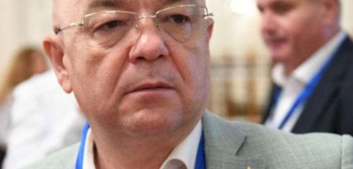 Emil Boc tranșează criza politică! Guvernul Bolojan…Vezi mai mult