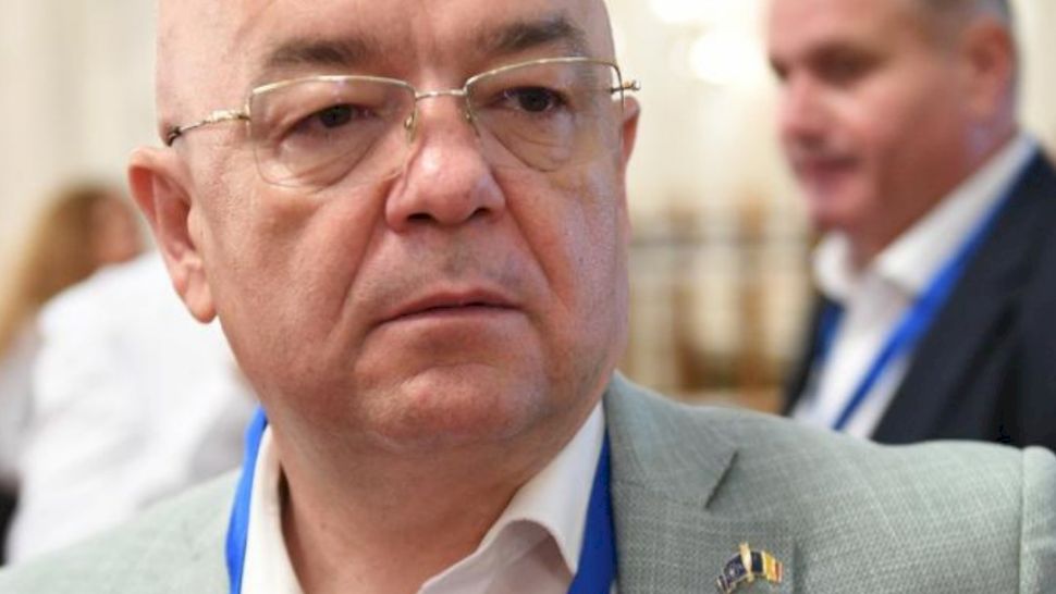 Emil Boc tranșează criza politică! Guvernul Bolojan…Vezi mai mult