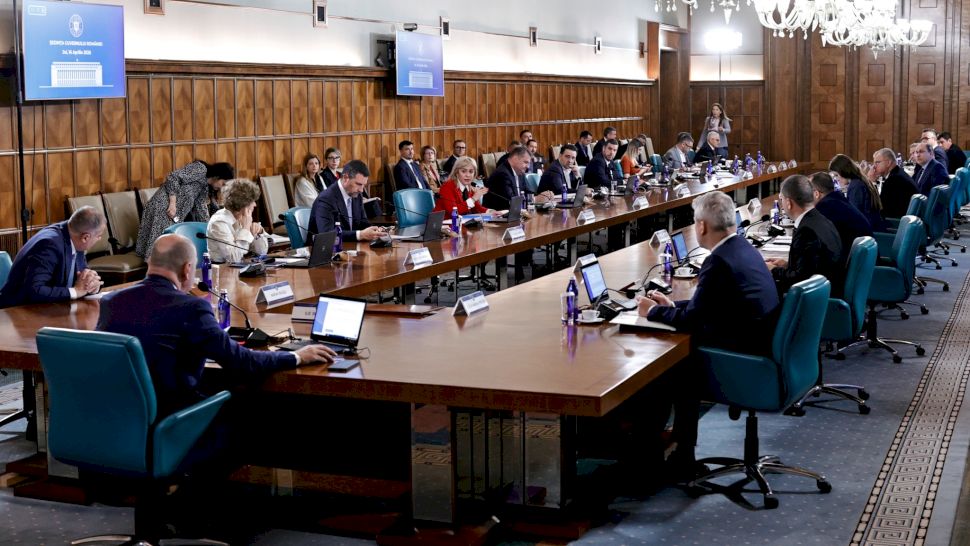 Știrea momentului pentru români: Pensiile de peste 3000 de lei...Vezi mai mult