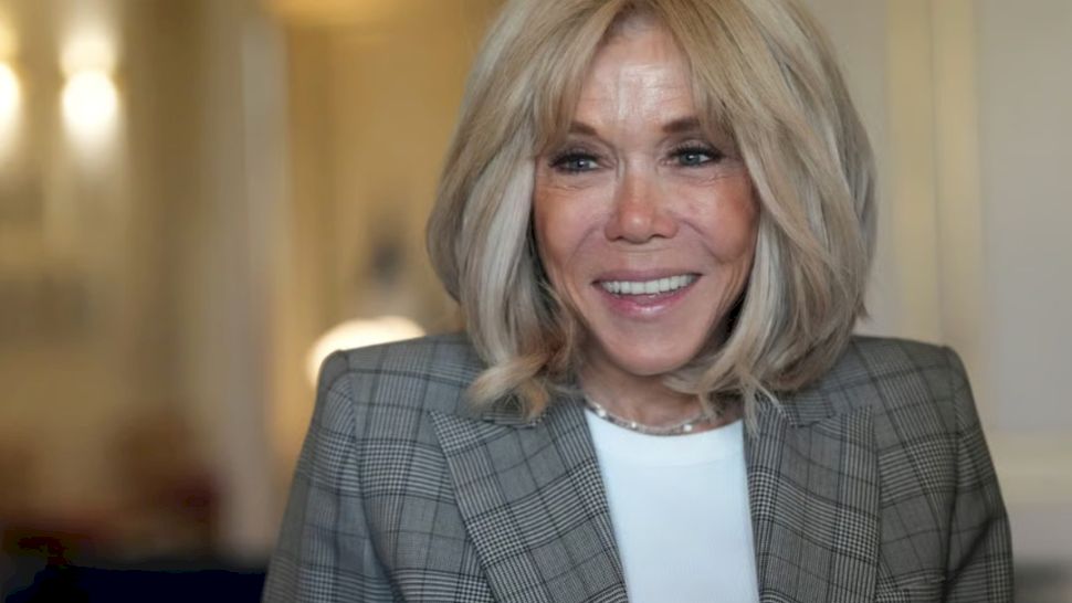 Din păcate este vorba de Brigitte Macron. Tocmai au anunțat