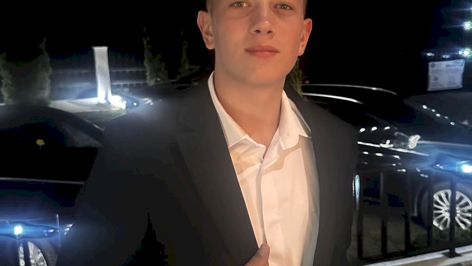 Ți se rupe sufletul! Edi este băiatul care a murit la 16 ani, după ce a făcut...Vezi mai mult