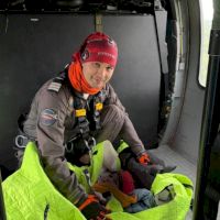 Cine este eroul care l-a găsit pe copilul din Sibiu. A coborât pe troliu din elicopter și a așteptat medicii să vină